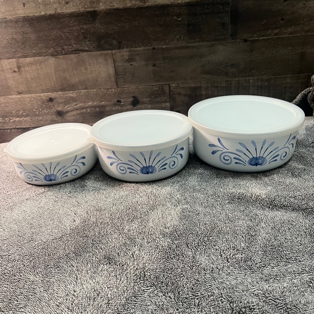 Vintage Lincoware Enamel Nesting Bowls Set of 3 Blue Onion Floral White Lids - Picture 2 of 6